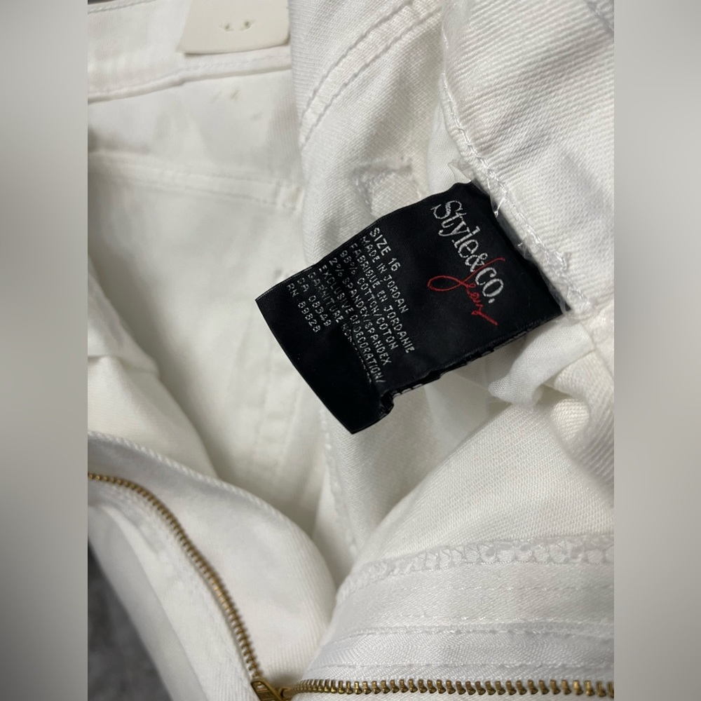 Style & Co  White Jeans Easy Fit          Size 16 - Picture 11 of 14